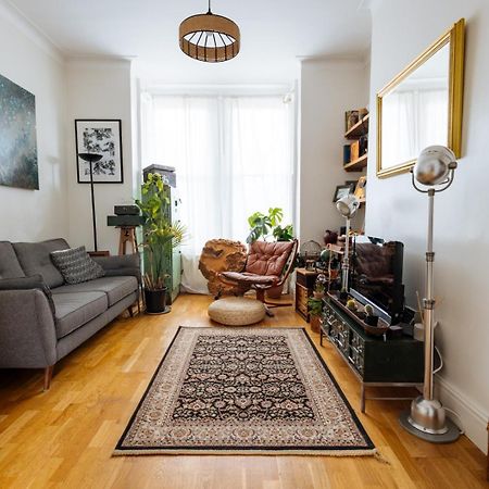 Unique Private Apartment W/ Easy Access To Central Лондон Экстерьер фото