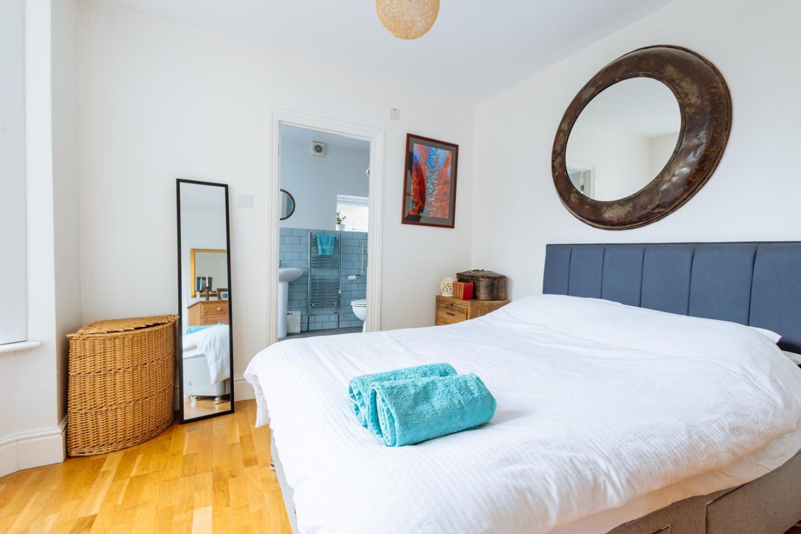 Unique Private Apartment W/ Easy Access To Central Лондон Экстерьер фото